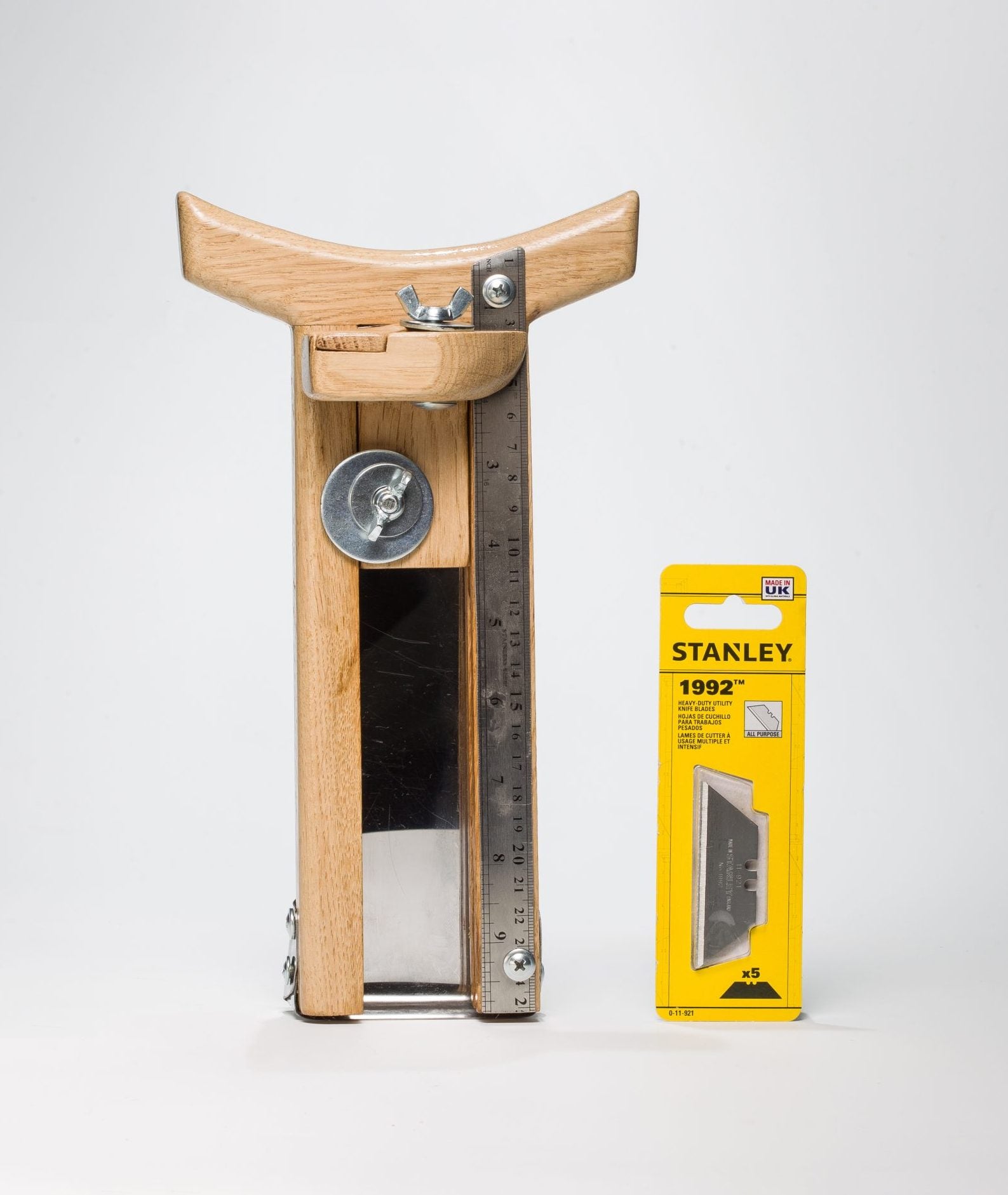 Wooden hat brim cutter with metal ruler and replacement razor blades